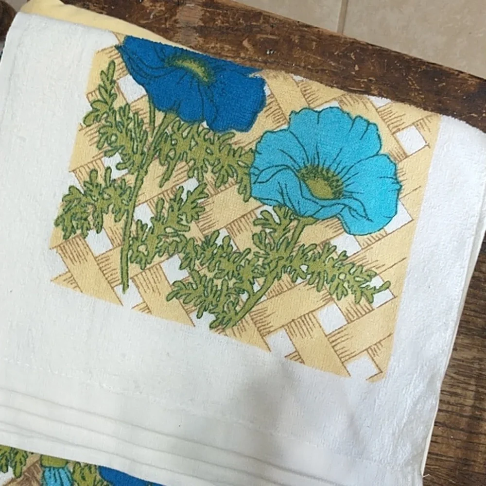 New Vintage Floral Poppies Bath & Hand Towels 4 Total Pieces